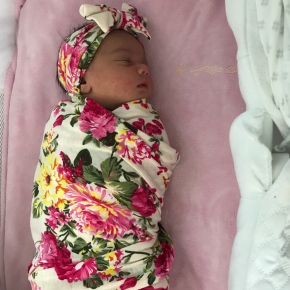 Other - NEW! Swaddle & Bow Set